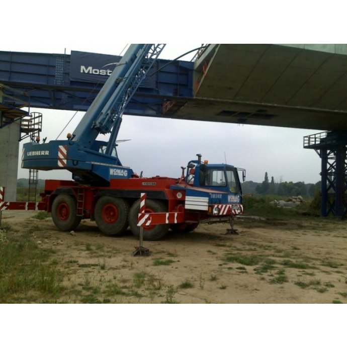 Liebherr 40 ton - prace przy nasuwce